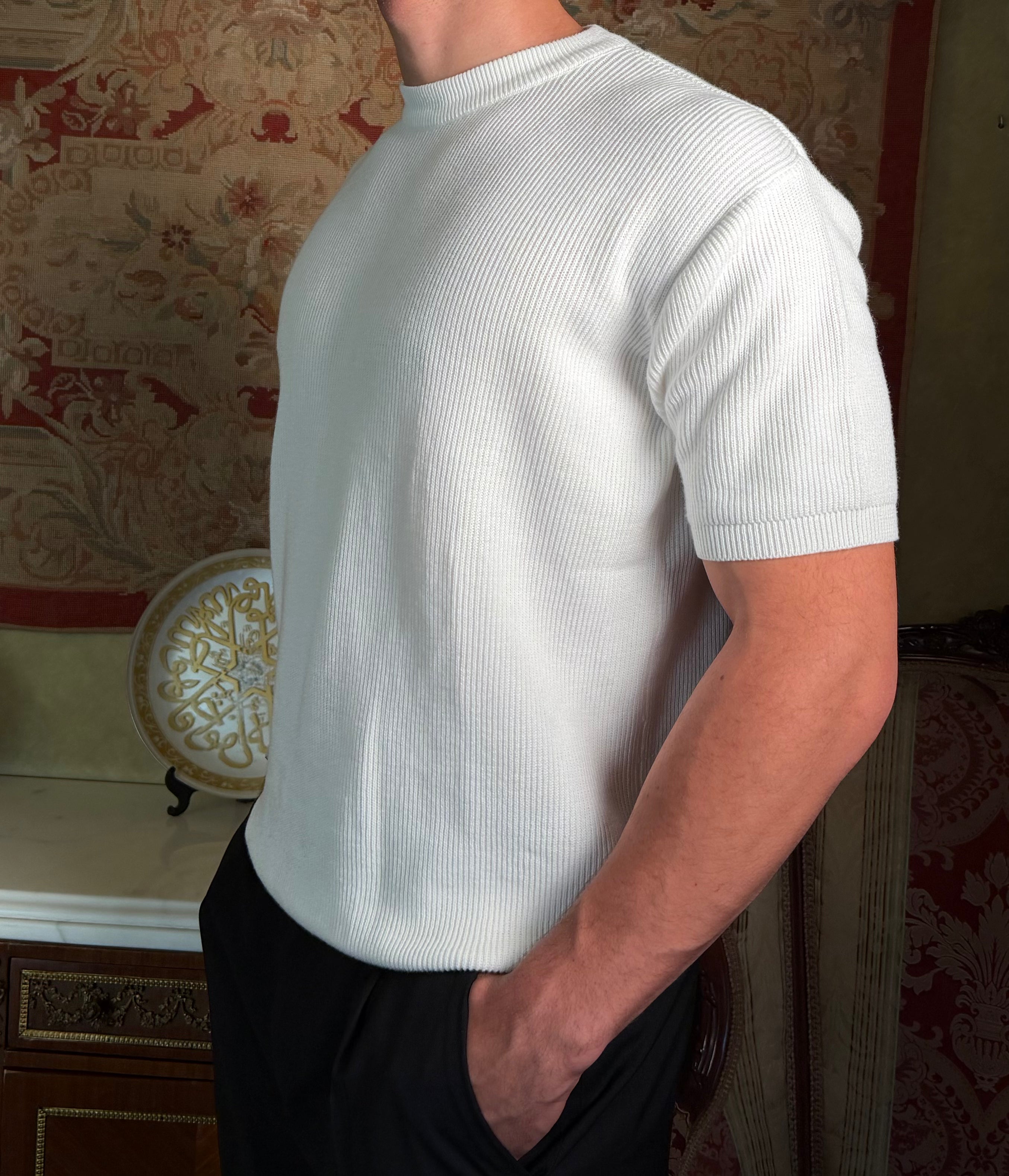Off-White Round Knitted T-shirt